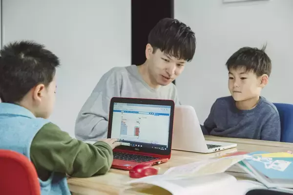 【愛媛・八幡浜】好奇心の赴くまま「作りたい放題」！マイクラ・ロブロックス・デジクラッチの全教材が自由に選べる次世代型プログラミング教室へ進化。認定会場として「プロ検」受験もサポート