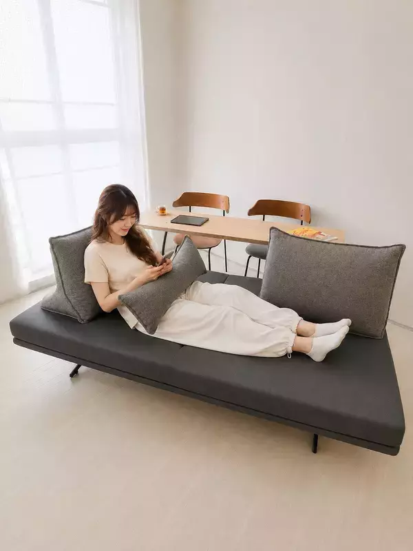 「家具選びの常識を覆す新提案。あえて“ソファから動かない”贅沢を　テーブルとソファがひとつになった「テーブル付ソファ」5選北欧デザイン家具NORTE(ノルテ)より提供開始」の画像
