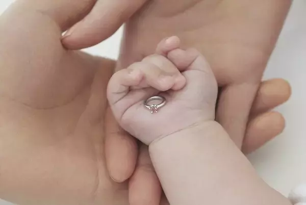 はじめての記念日ジュエリー　未来へ贈るベビーリング