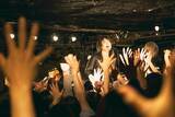「a flood of circle、初武道館翌日に古巣下北沢SHELTERで灼熱のワンマン敢行」の画像1