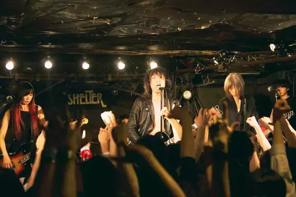 「a flood of circle、初武道館翌日に古巣下北沢SHELTERで灼熱のワンマン敢行」の画像