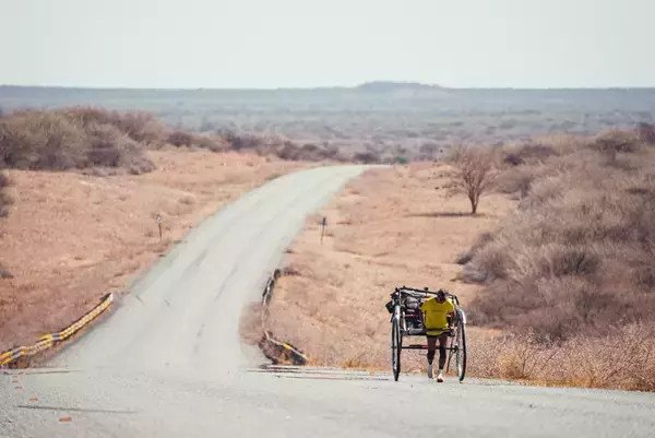 「現役俥夫ユニット・東京力車　人力車で世界を走るガンプ鈴木応援ソング「ミスターランナー」MusicVideo公開！」の画像