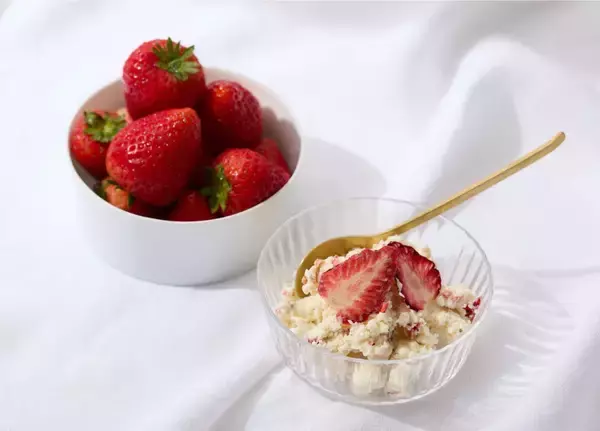 「苺の季節です！春限定の新感覚スイーツ「チーズの酒粕漬＜いちご＞」おつけもの銀座若菜より新発売」の画像