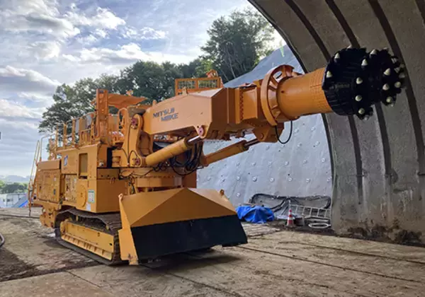 「遠隔操作・自動掘削を可能とするAI-ロードヘッダの高度化-新たな機能を付加した2機種の現場実証-」の画像