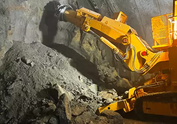 「遠隔操作・自動掘削を可能とするAI-ロードヘッダの高度化-新たな機能を付加した2機種の現場実証-」の画像