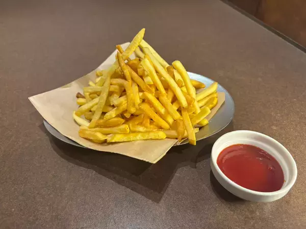 「【創業50周年】愛知のハローキッドが限界突破の増量祭！お値段そのまま伝統の「中挽きハンバーグ」を50g増量など、4月27日よりスタート」の画像