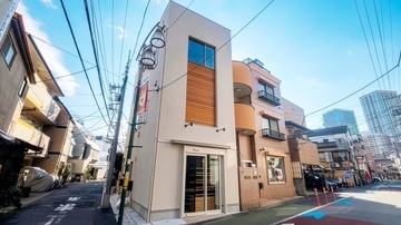 敷地12坪・建築面積9坪の挑戦。街に愛されるパン屋と暮らす、品川区の店舗併用型3階建て住宅