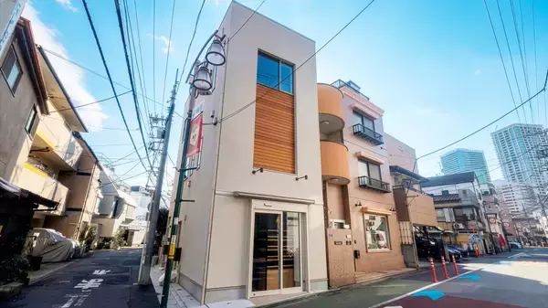 敷地12坪・建築面積9坪の挑戦。街に愛されるパン屋と暮らす、品川区の店舗併用型3階建て住宅