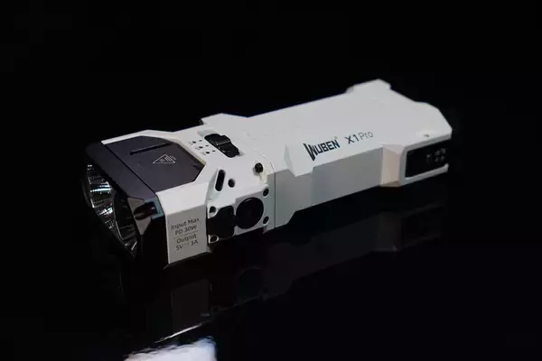 「Wuben、デュアルビームとUSB-C急速充電対応のX1Pro EDC懐中電灯を発売」の画像
