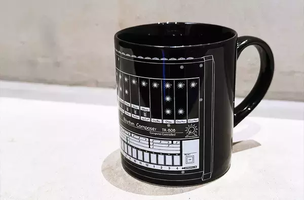 「8月8日は音楽シーンに革新をもたらした伝説のリズムマシン「TR-808」を祝う日～Roland Store Tokyoで実機を展示しての記念キャンペーンを開催　英国ラジオ「NTS」の特別プログラムや、「TR-808」を愛する伝説的アーティストをフィーチャーしたアニメーションを公開～」の画像