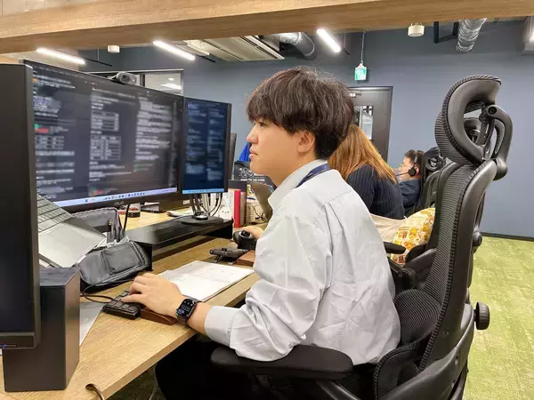 「現場マネージャーがAIで自らシステム開発　2026年6月までに全社員にAIエージェントを配布し「全員が開発者」の組織へ」の画像