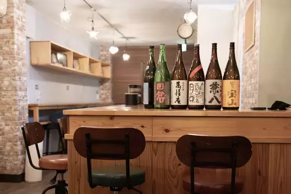 【表参道】オープン半年！カフェ×バー融合型「Bar&Cafe Aoyama Base」が創る新たな社交場の魅力