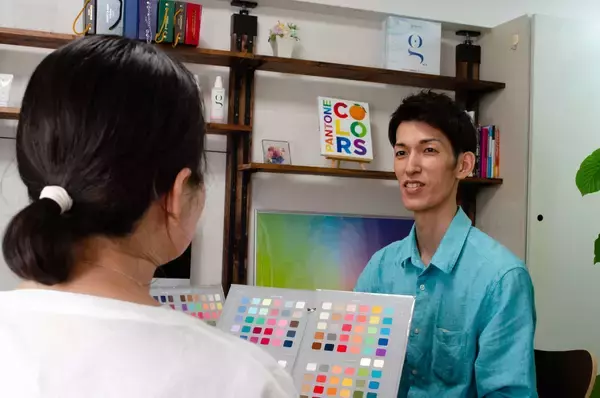 「ゲームセンターで、あなたの“本当に似合う色”が見つかる。プロによるパーソナルカラー診断イベント開催！」の画像