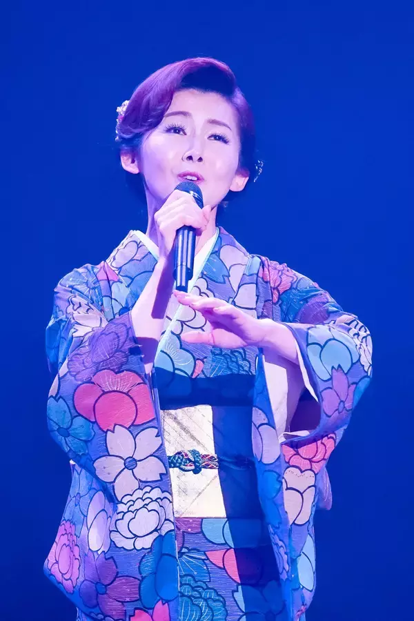 小桜舞子、新曲「かごめかごめ」を初披露！ファンの熱い声援にヒットを誓う！