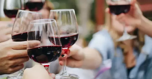 大人のひととき。潮風とワインが出会う場所。ヘミングウェイ大阪で120分ワイン飲み放題「ワイン飲み放題プラン」開始！