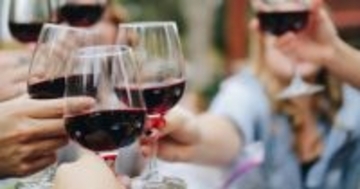 大人のひととき。潮風とワインが出会う場所。ヘミングウェイ大阪で120分ワイン飲み放題「ワイン飲み放題プラン」開始！