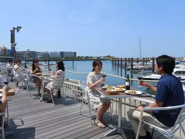 「大人のひととき。潮風とワインが出会う場所。ヘミングウェイ大阪で120分ワイン飲み放題「ワイン飲み放題プラン」開始！」の画像