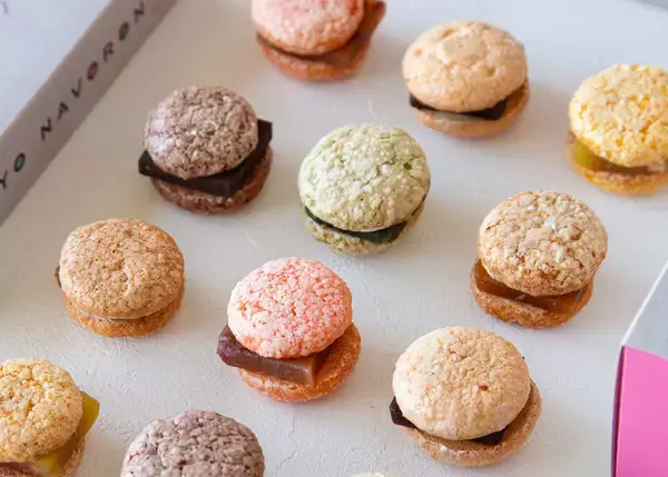 「バレンタインにおすすめ！東京・自由が丘発！カラフルな色味が特徴の“和風ボンボンチョコ”「東京もなか」好評販売中！」の画像