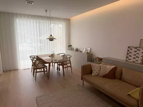 「「家を建てる」前に、「椅子に座りに」来てください。4月25日(土)、常識を覆す泉北ホームのモデルハウス「みのお第2展示場」が、ウェルビーみのおに誕生。」の画像