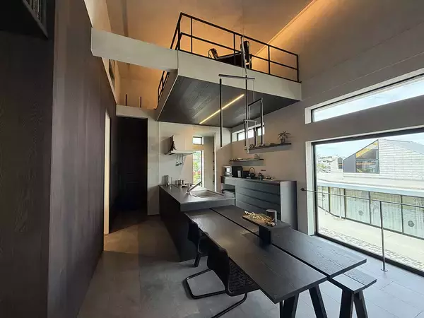 「「家を建てる」前に、「椅子に座りに」来てください。4月25日(土)、常識を覆す泉北ホームのモデルハウス「みのお第2展示場」が、ウェルビーみのおに誕生。」の画像