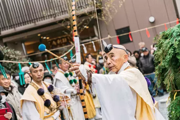 「“逃げ場のない火祭！？”狭い境内での迫力ある炎の祭典　840年の伝統を今に受け継ぐ文化行事「吹田の火祭」を2月11日に常光円満寺で開催」の画像
