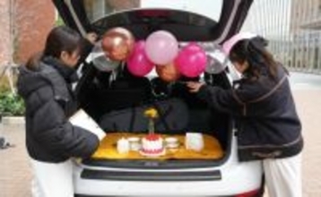 近大生発案！「デコる」をテーマにカーライフをもっとオモロく　「大阪オートメッセ2026」で近大生が体験型企画を実施