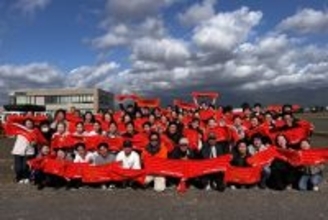 亀田製菓の新米社員が田植えを体験米づくりへの理解を深める「どろんこ新米社員研修2026」実施