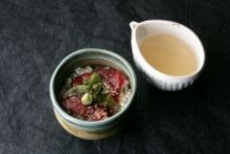 「名古屋で予約の取れない日本酒とマグロのお店「吟醸マグロ」京都四条高倉店で忘年会あとの〆に最適「漬け鮪のシジミ出汁茶漬け」新登場