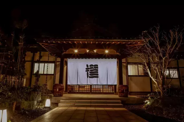 【2026年4月リブランド】京都・夕日ヶ浦温泉「旅亭 櫂 -KAI-」誕生。木造のあたたかさと、素材の“滋味”を味わう「旅先の料亭」へ。