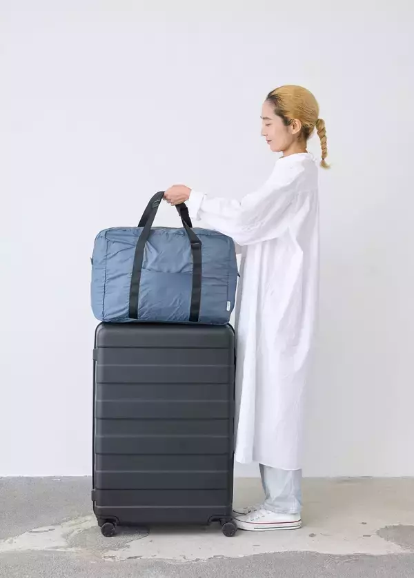 「【手のひらサイズのバッグシリーズ「NANOPLUS」】キャリーオンバッグ」がMakuakeにて260万円以上の支援を達成」の画像