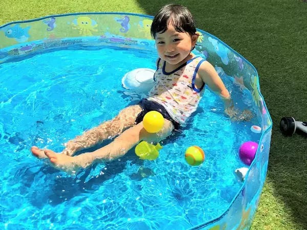 「淡路島の”天国の海”で、夏に嬉しいキッズプール、始めました。7月1日〜8月31日の夏限定、無料のサービスハワイアンリゾート×グランピング×トレーラーハウス体験と」の画像