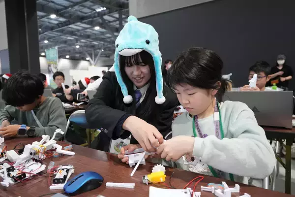 「「ロボメイツ」が全国展開へ - 高校生が先生役の革新的ロボット教育で未来のエンジニアを育成」の画像
