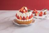 「【ラ・メゾン】こどもの日のお祝いを彩る、贅沢な「タルト×ショートケーキ」。紅ほっぺをたっぷり飾った限定タルトが5/1より登場」の画像1