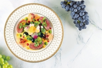 秋だけの特別なぶどうランチ『La vigne（ラ・ヴィーニュ）』を、全席窓側の展望レストラン LAPUTAにて開催
