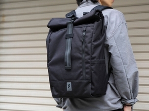 PC・長物・ボトルまで、通勤バッグの悩みをまとめて解決するロールトップバッグ「INITIATE 26L PACK」3カラーで登場