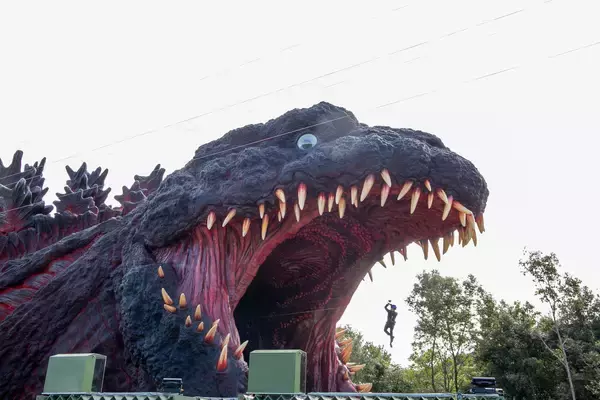 「夏季限定！ニジゲンノモリ「ゴジラ迎撃作戦」びしょ濡れ爽快ジップライン『スプラッシュゴジラ2026』7月10日（金）～9月30日（水）まで開催」の画像