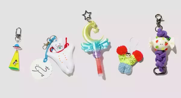 清澄白河のThe Bee's Knees Galleryに日常に寄り添う“小さなアート”が集結！国内外の作家による展示販売会《ラッkeychain展4(TM)》を開催