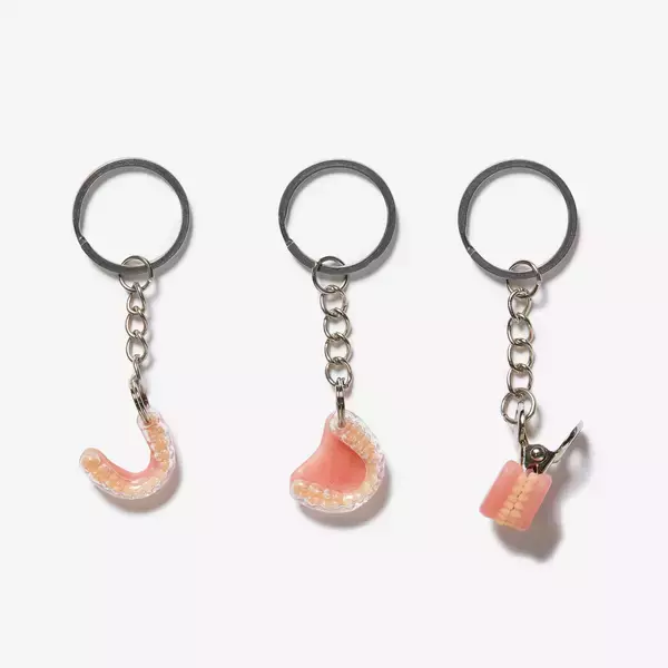 「清澄白河のThe Bee's Knees Galleryに日常に寄り添う“小さなアート”が集結！国内外の作家による展示販売会《ラッkeychain展4(TM)》を開催」の画像