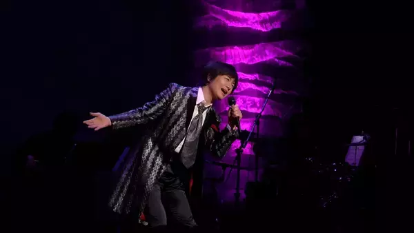 竹島 宏、「竹島 宏 25周年の入り口 Jewel Box～ムーンストーン～」開催。「迷いなく歌と向き合い、ファンの皆様に最高の音楽を届けたい」