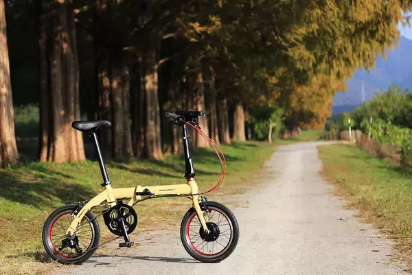 「持ち運ぶためにつくられた電動アシスト自転車「TRANS MOBILLY NEXT」シリーズに新色登場！2026年1月下旬発売」の画像