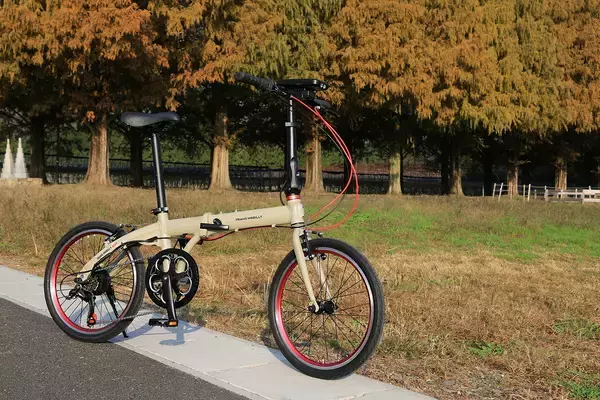 「持ち運ぶためにつくられた電動アシスト自転車「TRANS MOBILLY NEXT」シリーズに新色登場！2026年1月下旬発売」の画像