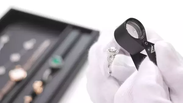 「米国では婚約指輪の6割がラボグロウンダイヤ 大粒志向を受け「おもいお」が査定体制を強化」の画像