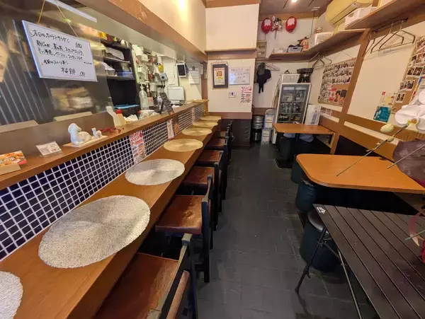 「新宿三丁目に「小料理こもも」オープン　美人店主が手がける“おばんざいとカレー”の二刀流営業」の画像