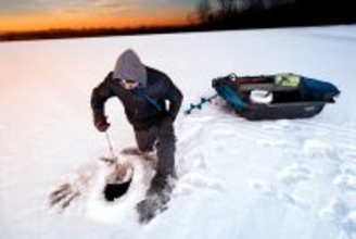 冬のアウトドアに活躍する「アイスフィッシングギア」の国内展開を開始！大型ソリJet Sledに加え、6商品が新入荷