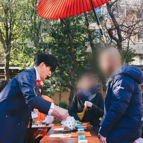 「梅まつり限定のお菓子や珍しい紅茶野点も！湯島天神梅まつり ゆしま花月特設ブース」の画像