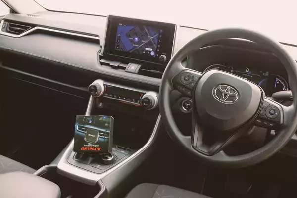 挿すだけで“車内Android化”。CarPlay／Android Autoもまとめて使える新発売「GetPairr AI Box 2.0」──発売記念40%OFFで15,584円、待ち時間を自由へ。