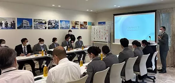 業界内２社がリップスカンパニーの社内研修を視察