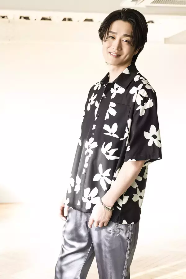 「真田ナオキ「プルメリア ラプソディ」有線 演歌歌謡曲リクエストチャート第1位！ミュージックビデオで使用したプルメリアと生写真の限定セット発売開始」の画像