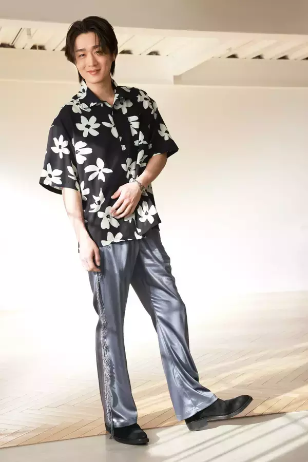 「真田ナオキ「プルメリア ラプソディ」有線 演歌歌謡曲リクエストチャート第1位！ミュージックビデオで使用したプルメリアと生写真の限定セット発売開始」の画像