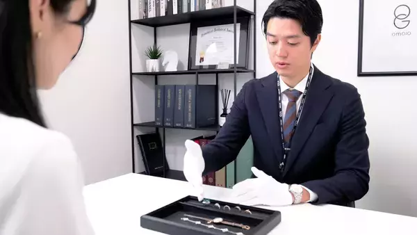 「英・ボナムズでエメラルド指輪が予想の約6倍で落札 。 宝石市場の活況を受け、おもいおが宝石・アンティークジュエリーの査定体制を強化」の画像